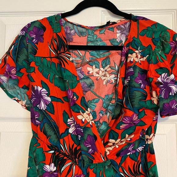 V-neck Floral print flowy dress - Picture 3 of 3